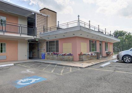 Hotel Econo 3*