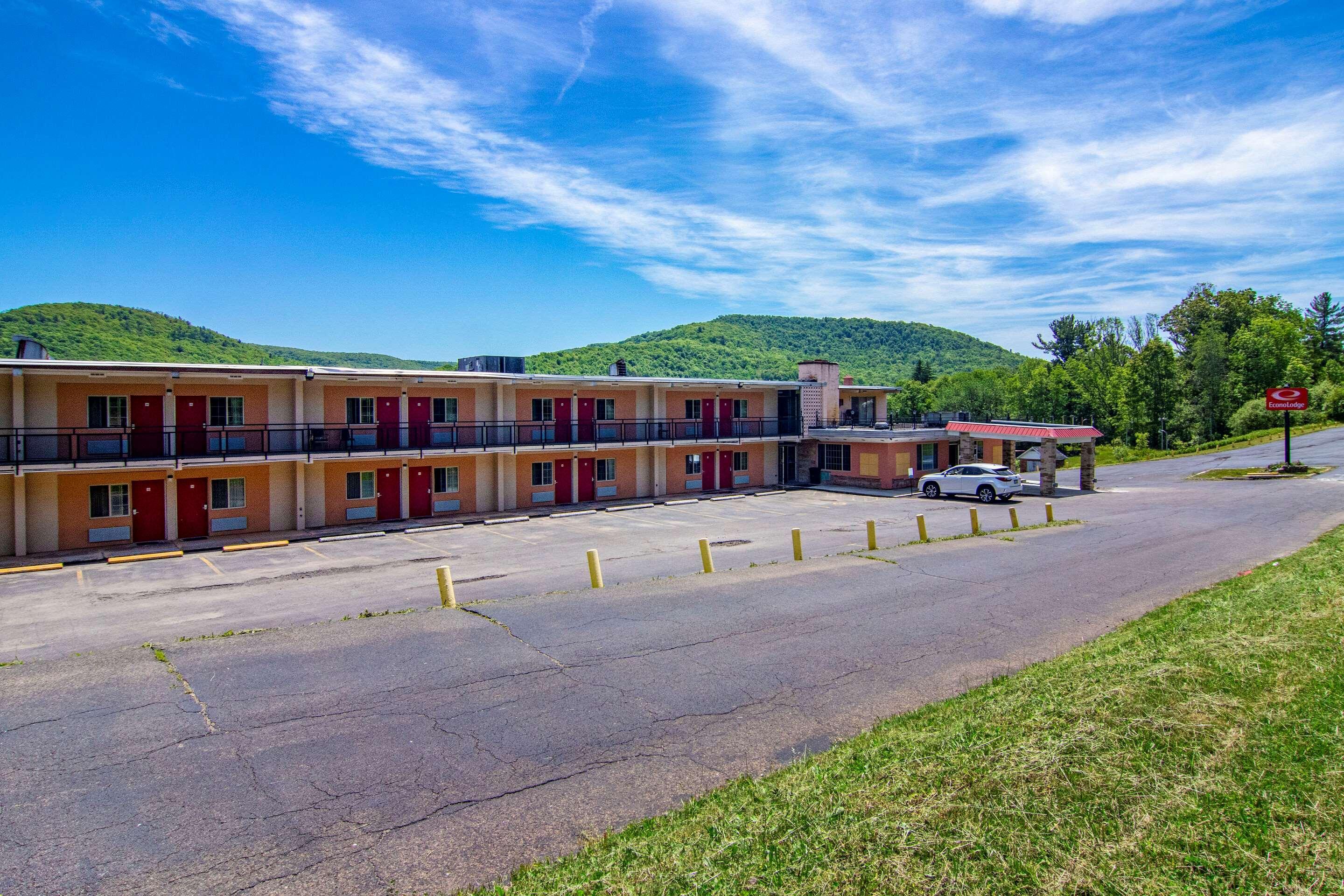 Econo Hotel